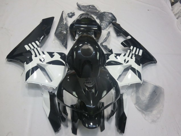 2005-2006 Noir Brillant & Logo Punisher Honda CBR600RR Carénage Moto 2005-2006 Noir Brillant & Logo Punisher Honda CBR600RR Carénage Moto