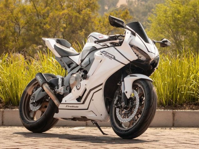 Carénages Moto Honda CBR1000RR 2017-2023 - Blanc Noir Bande Fireblade